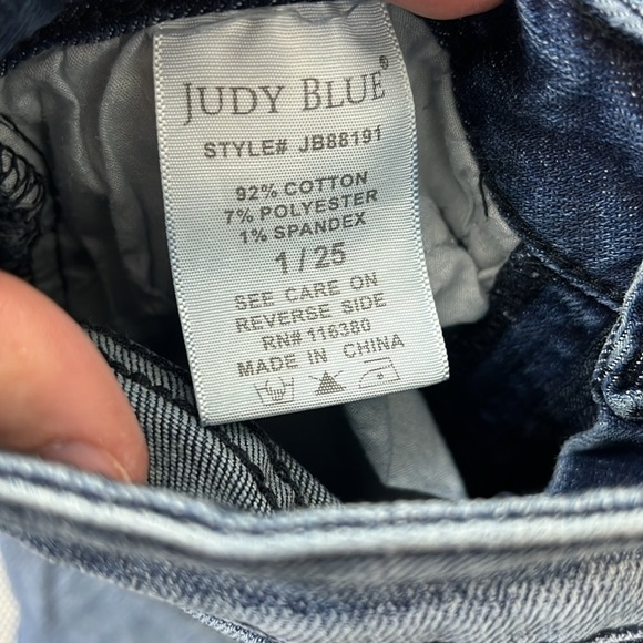 Judy Blue Relaxed Fit Frayed Hem Skinny Jeans Size 1 / 25 - Picture 4 of 4